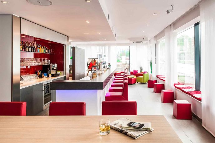 Imagen del bar/restaurante del Ibis Styles Karlsruhe Ettlingen. Foto 6