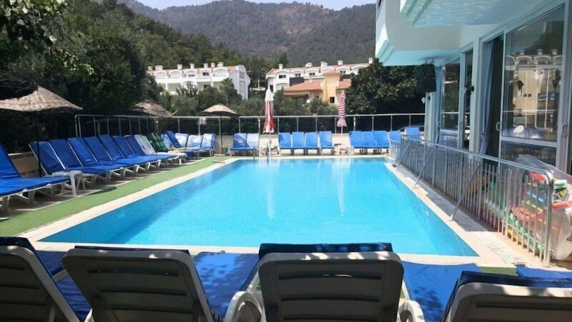 Imagen de la piscina del Icmeler Prestij Apart. Foto 17