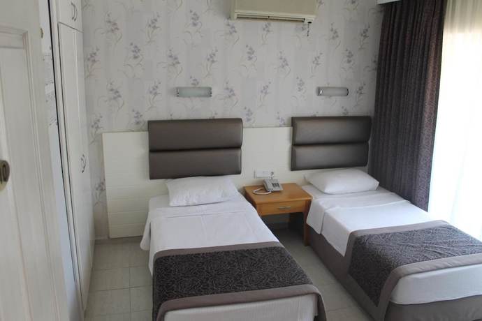 Imagen de la habitación del Ida Hotel. Foto 3