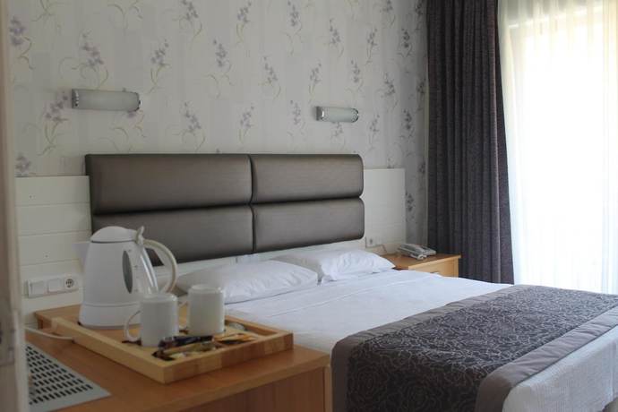 Imagen de la habitación del Ida Hotel. Foto 5