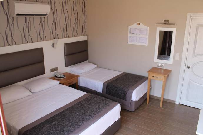Imagen de la habitación del Ida Hotel. Foto 8