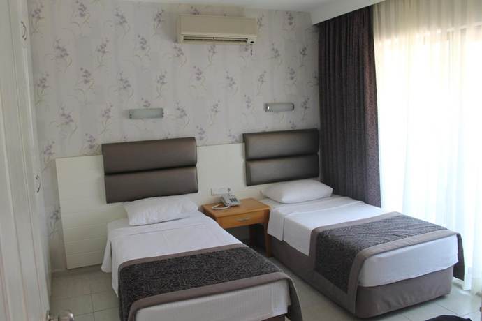 Imagen de la habitación del Ida Hotel. Foto 12