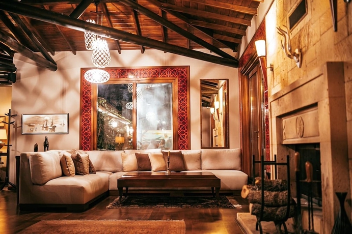 Imagen de los interiores del Ida Tas Konak. Foto 16