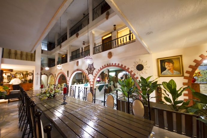Imagen del bar/restaurante del Ideal Villa Hotel. Foto 2