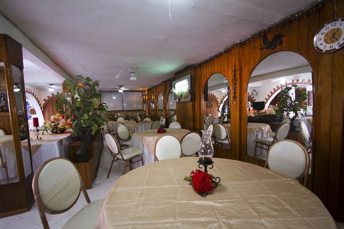 Imagen del bar/restaurante del Ideal Villa Hotel. Foto 4