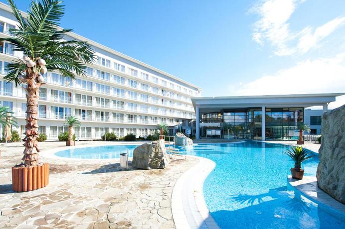 Imagen de la piscina del Ikar Plaza. Foto 11