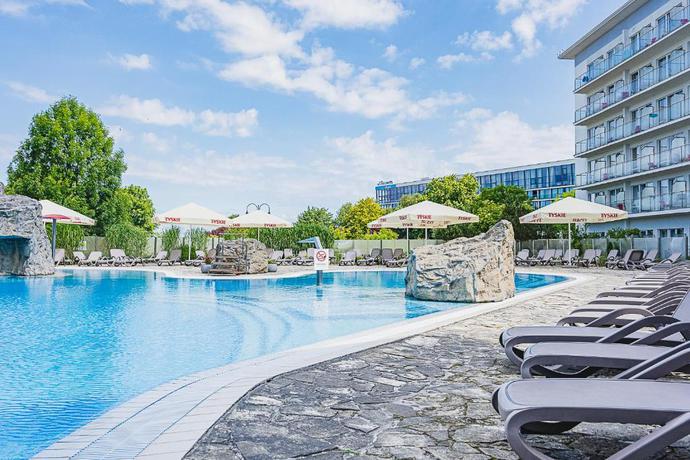 Imagen de la piscina del Ikar Plaza. Foto 12