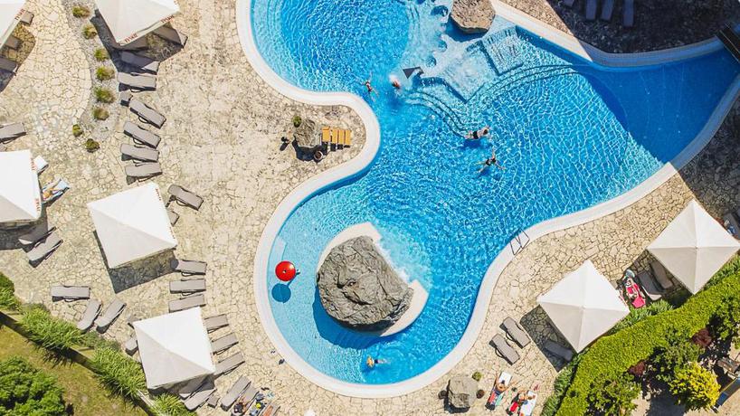 Imagen de la piscina del Ikar Plaza. Foto 13