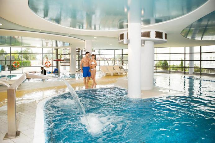 Imagen de la piscina del Ikar Plaza. Foto 14