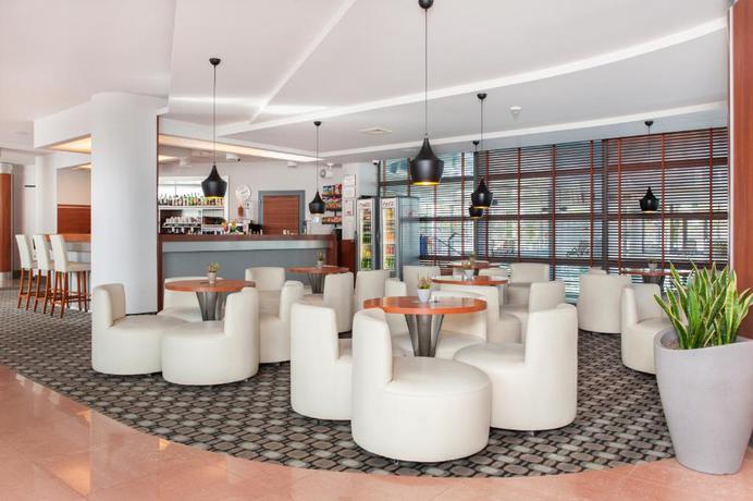 Imagen de los interiores del Ikar Plaza. Foto 9