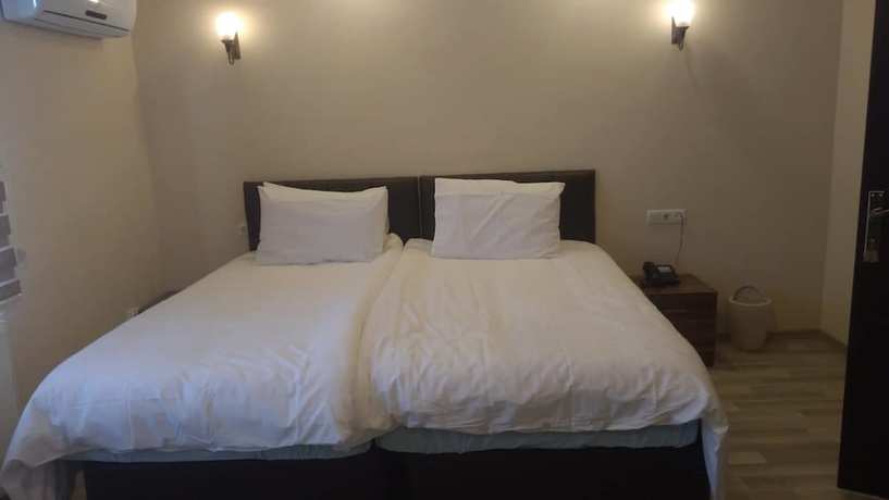 Imagen de la habitación del Ikarus Hotel. Foto 11
