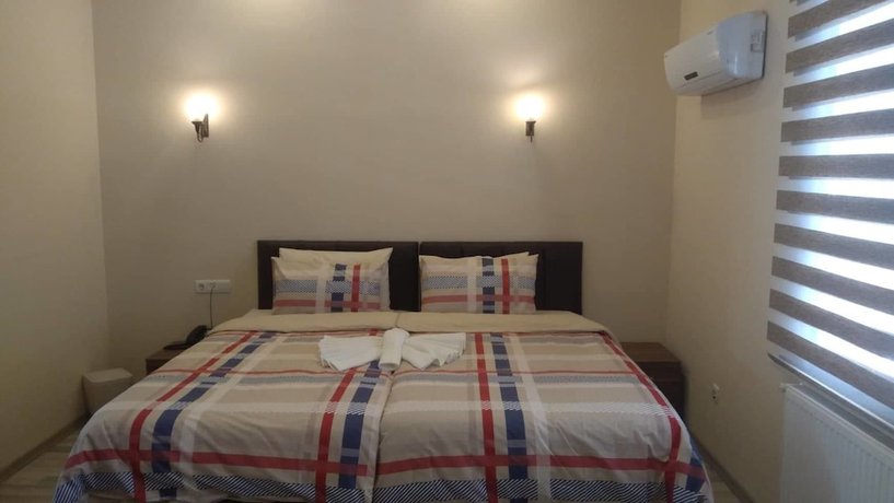 Imagen de la habitación del Ikarus Hotel. Foto 16