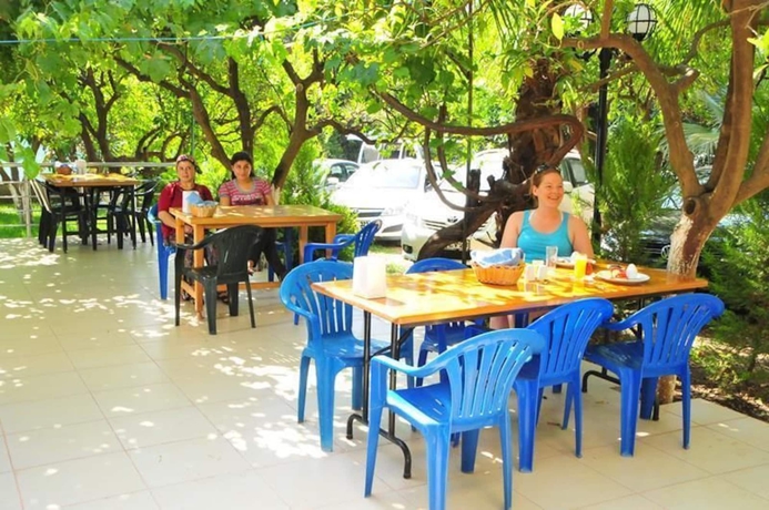 Imagen del bar/restaurante del Ikiz Pansiyon Bungalow. Foto 2