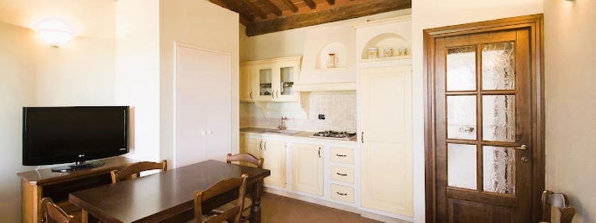 Imagen de la habitación del Il Casale di Donoratico con piscina. Foto 3