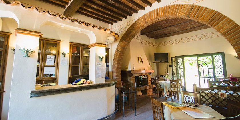 Imagen de los interiores del Il Casale di Donoratico con piscina. Foto 10