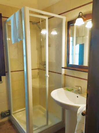 Imagen de la habitación del Il Casale di Donoratico con piscina. Foto 9