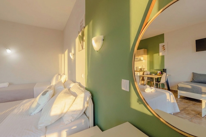 Imagen de la habitación del Ilios Mare Hotel. Foto 13