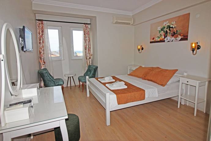 Imagen de la habitación del Ilyada Hotel. Foto 11