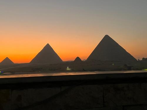 Imagen general del Imhotep pyramids INN. Foto 2