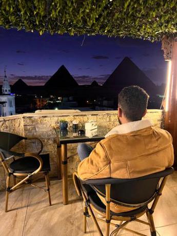 Imagen general del Imhotep pyramids INN. Foto 20