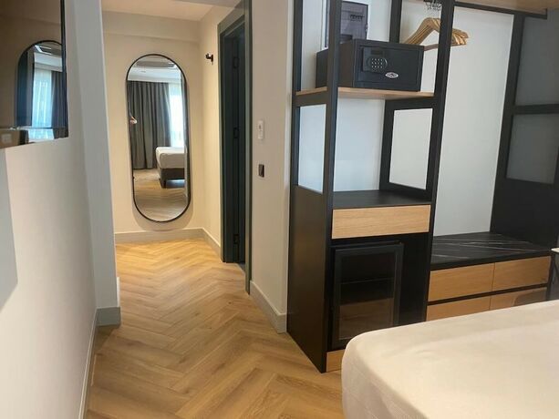 Imagen de la habitación del In The Middle Hotel. Foto 15