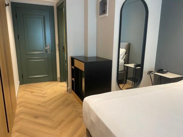 Imagen de la habitación del In The Middle Hotel. Foto 19