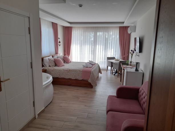 Imagen de la habitación del Infinity Ruby Hotel. Foto 7