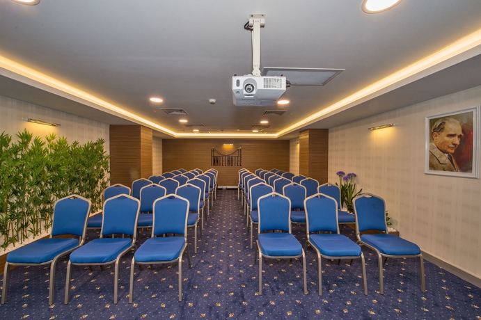 Imagen de los interiores del Inntel Hotel Istanbul. Foto 13