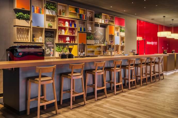 Imagen de los interiores del IntercityHotel Hamburg-Barmbek. Foto 15