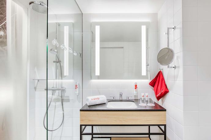 Imagen de la habitación del IntercityHotel Hamburg-Barmbek. Foto 9