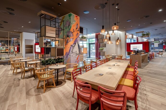 Imagen del bar/restaurante del IntercityHotel Lübeck. Foto 16