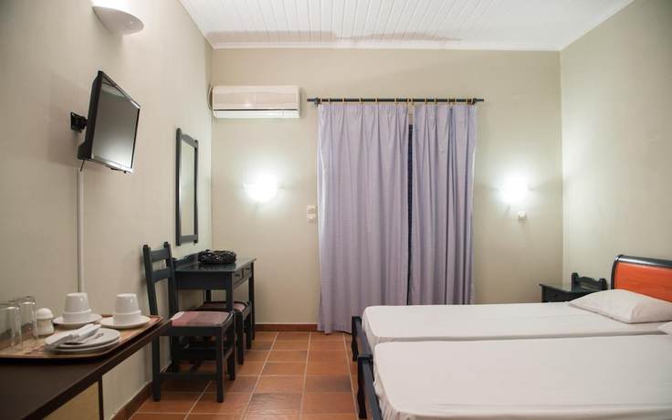 Imagen de la habitación del Ionio Hotel. Foto 12