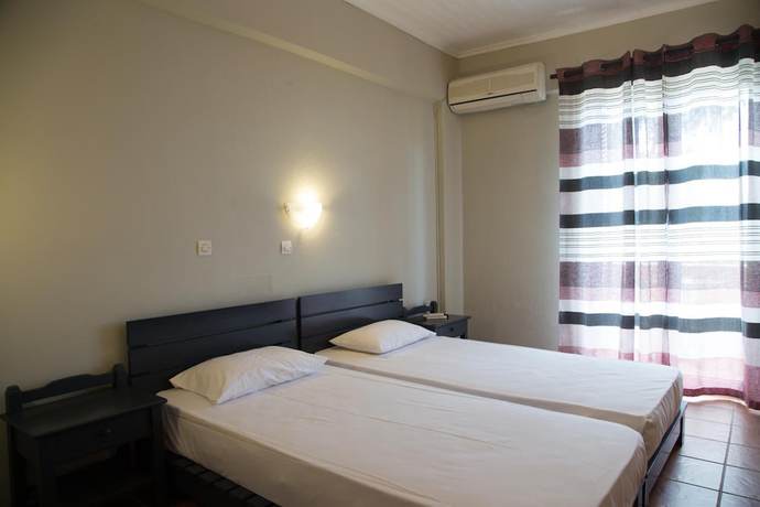Imagen de la habitación del Ionio Hotel. Foto 15