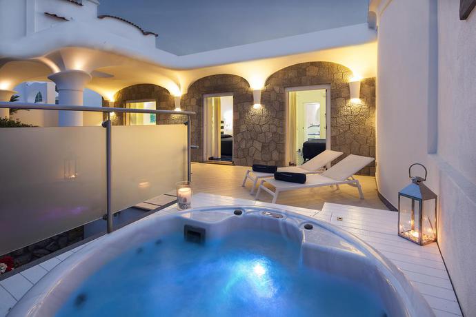 Imagen de los exteriores del Ischia Blu Resort. Foto 18