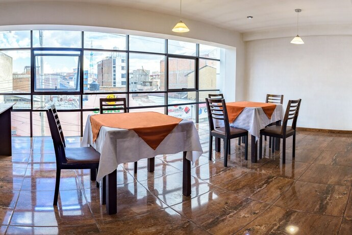 Imagen del bar/restaurante del Isha Hotel Huancayo. Foto 2