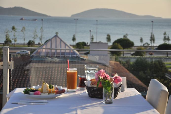 Imagen del bar/restaurante del Island Hotel, Maltepe. Foto 6