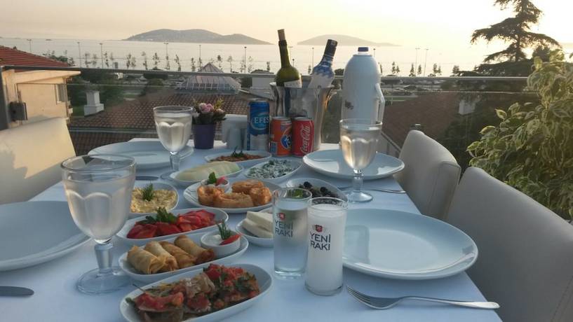 Imagen del bar/restaurante del Island Hotel, Maltepe. Foto 7
