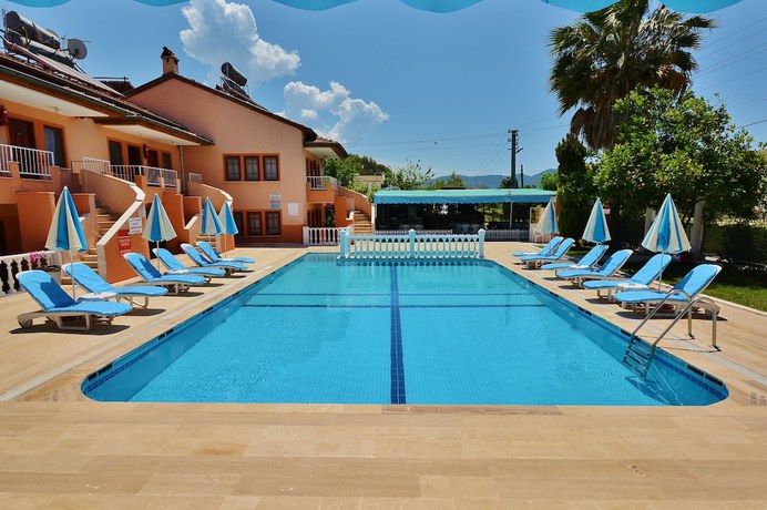 Imagen de la piscina del Istanbul Apart Hotel. Foto 15