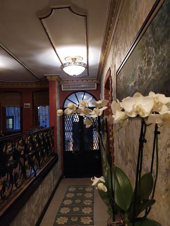 Imagen de los interiores del Istanbul Irish Hotel. Foto 14