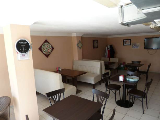 Imagen del bar/restaurante del Istanbul Yildiz Hotel. Foto 2