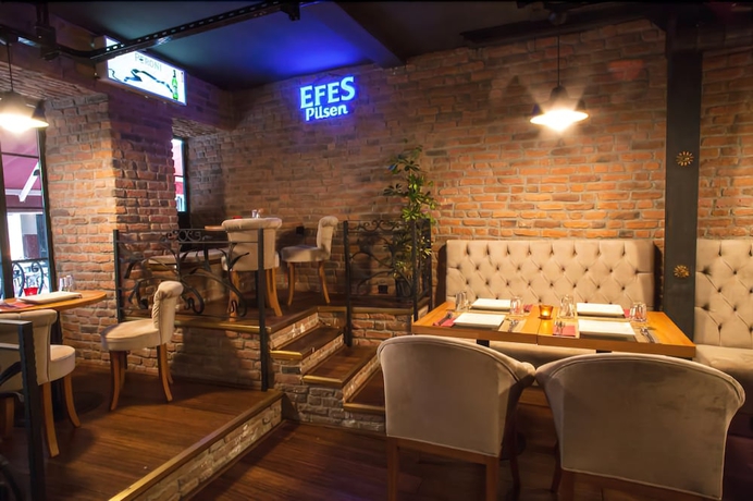 Imagen del bar/restaurante del Istanburg Efes Hotel. Foto 3