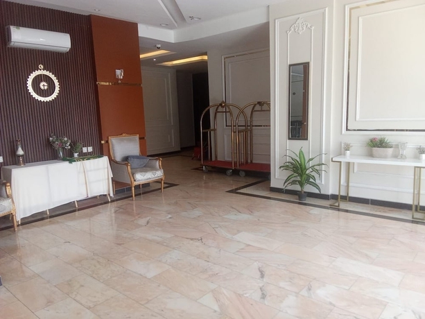 Imagen del bar/restaurante del Ivana Hotel Suites. Foto 2