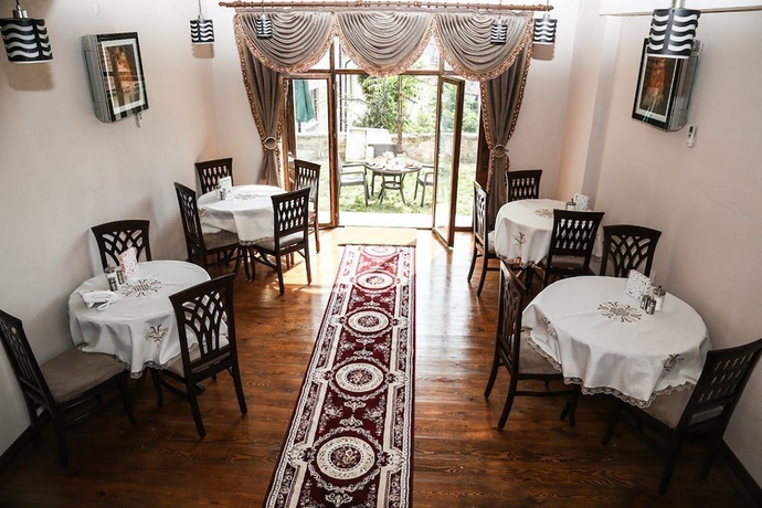 Imagen del bar/restaurante del Izmit Otel. Foto 2