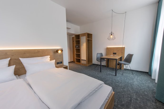 Imagen de la habitación del JaHotel. Foto 16