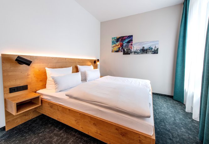 Imagen de la habitación del JaHotel. Foto 17