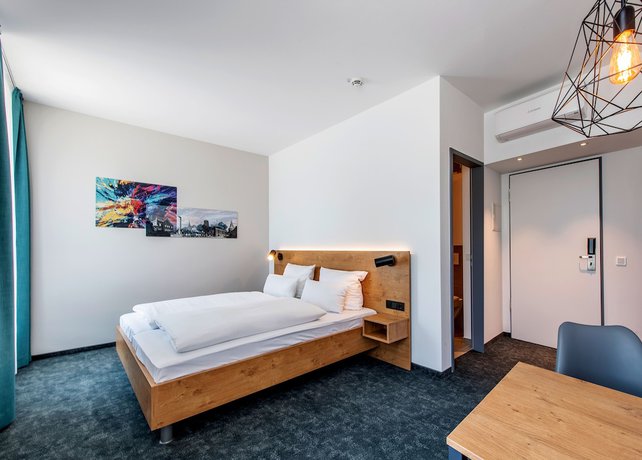 Imagen de la habitación del JaHotel. Foto 18
