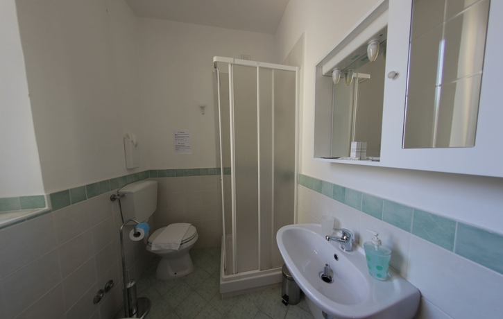 Imagen de la habitación del Jacuzzi Rooms. Foto 14