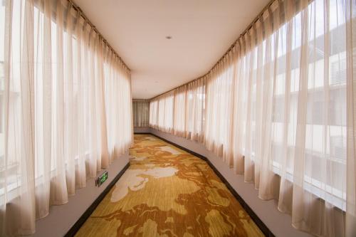 Imagen de la habitación del James Joyce Hotel Guangzhou Sanyuanli Subway Stati. Foto 9