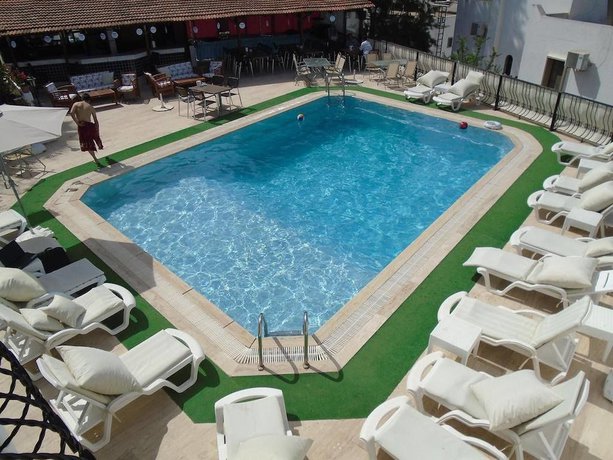 Imagen de la piscina del Jarra Hotel. Foto 19