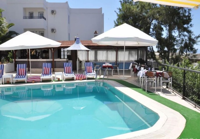 Imagen de la piscina del Jarra Hotel. Foto 20